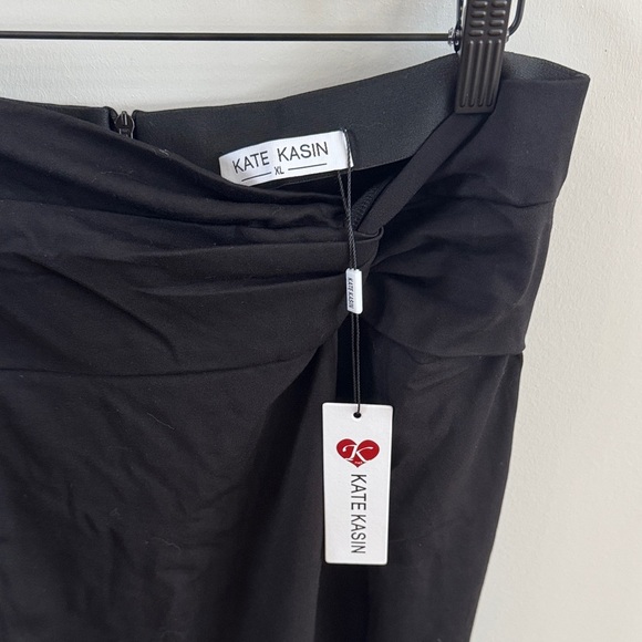 Elegant Black Pencil Skirt - Picture 2 of 5